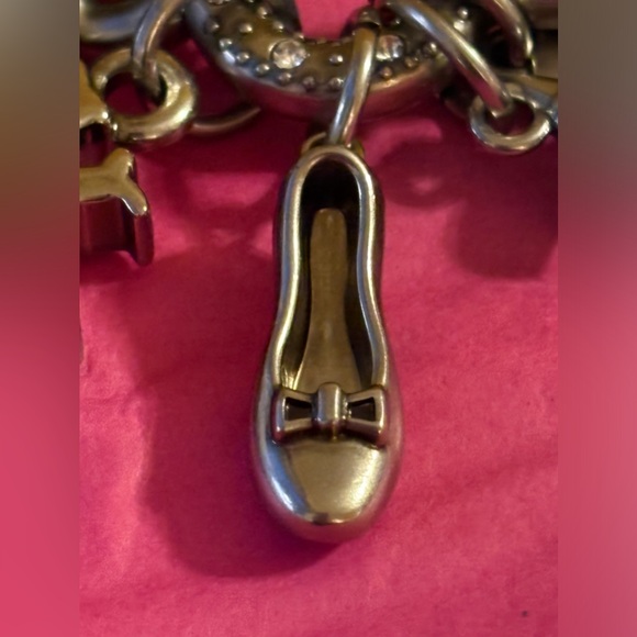 🔑🧙‍♀️🐶 MARC JACOBS X WIZARD OF OZ CHARM SHOULDER STRAP 🐶🧙‍♀️🔑 NWT 🧙‍♀️🔑 - Picture 8 of 16